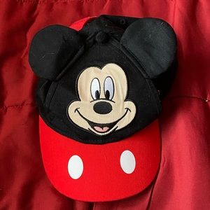 Disney junior Mickey head strap black red and white kids hat